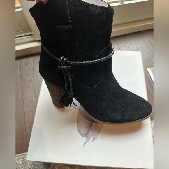 BN Jessica Simpson Booties - Picture 2 of 3